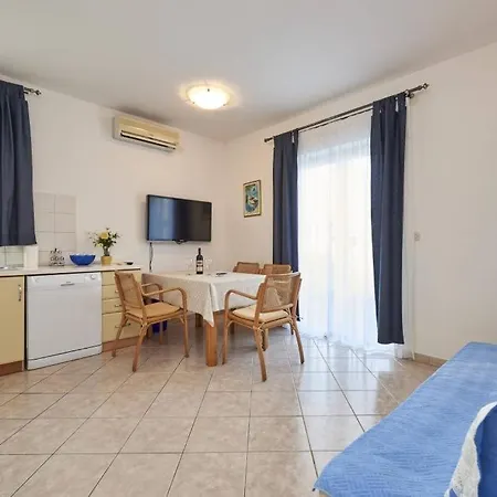 Apartment In Slatine With Sea View, Terrace, Air Conditioning, Wi-fi *