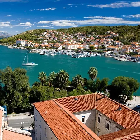 Apartment In Slatine With Sea View, Terrace, Air Conditioning, Wi-fi *