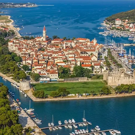Apartment In Slatine With Sea View, Terrace, Air Conditioning, Wi-fi Trogir