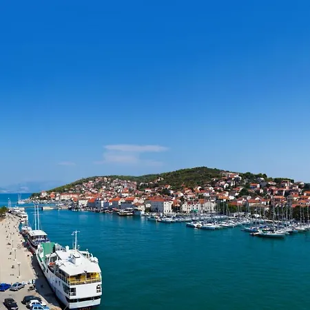 In Slatine With Sea View, Terrace, Air Conditioning, Wi-fi Apartment
